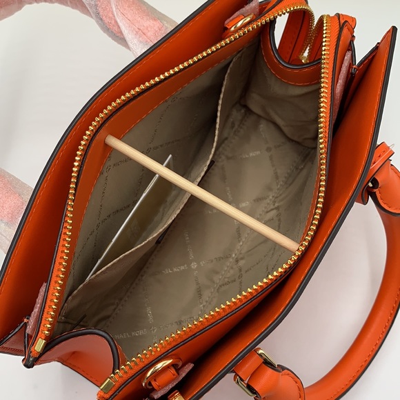 MICHAEL KORS SHEILA SMALL CENTER ZIP SATCHEL/CROSSBODY POPPY COLOR - Picture 14 of 16